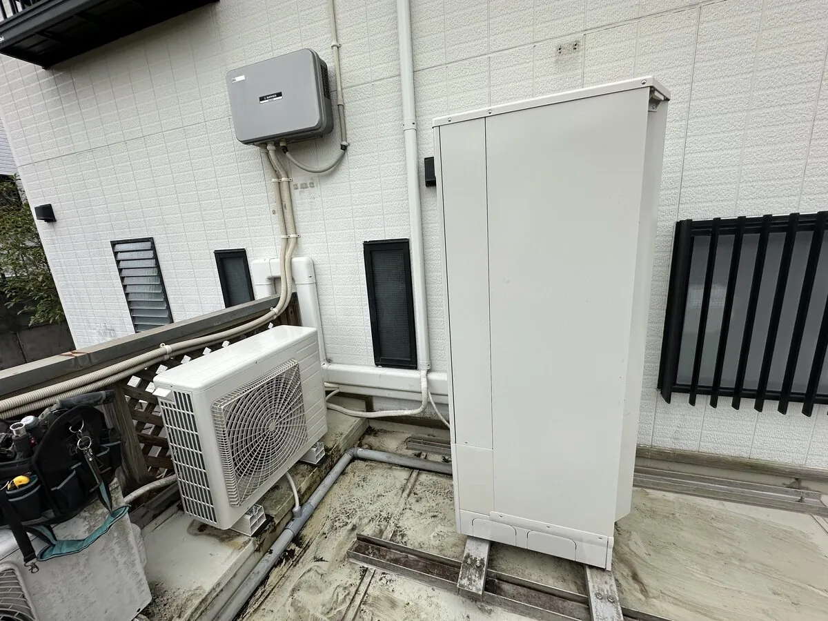 運営元既存事業の施工例C 屋上のエコキュート設置後